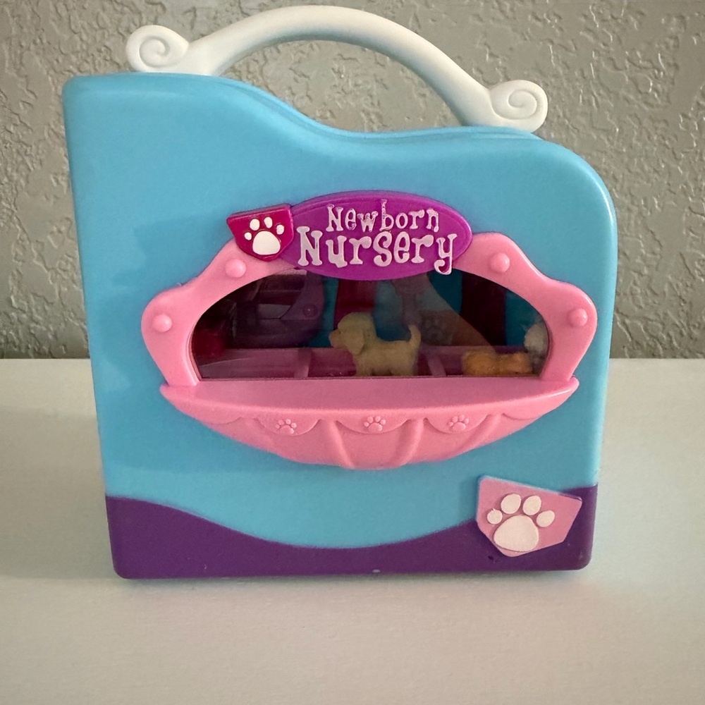 Puppy In My Pocket Newborn Nursery playset